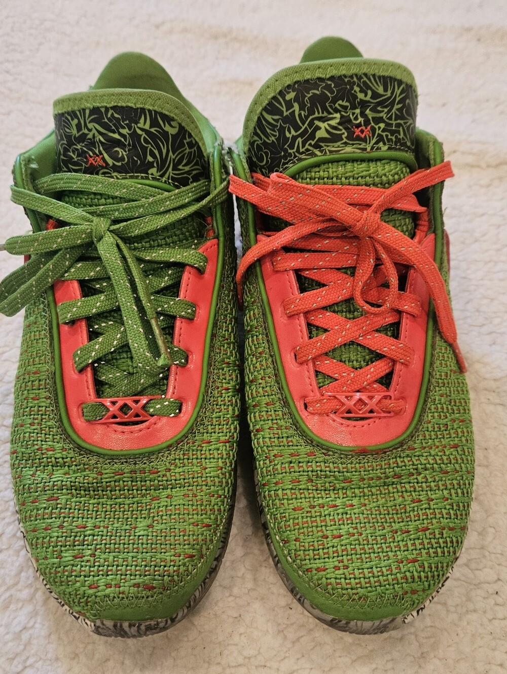 Nike Lebron XX 20 'Stocking Stuffer' Green Sneakers Youth Size 6.5  DQ8646-300